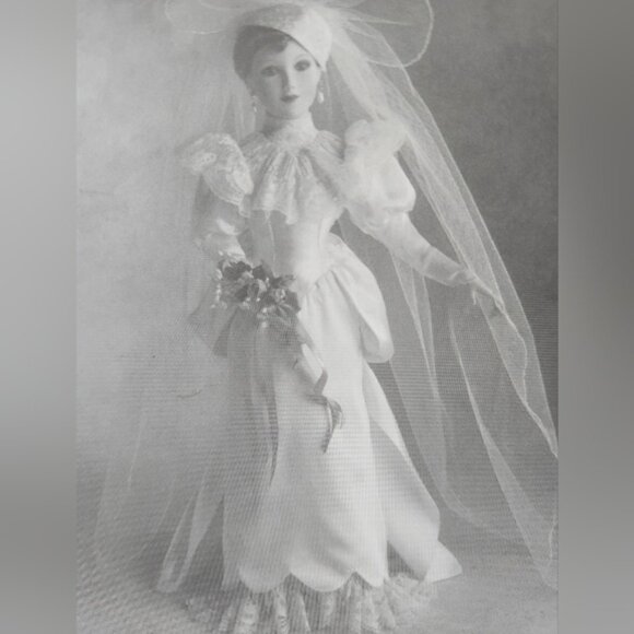 Ashton Drake Galleries | Bettys 1930s Wedding Dress Porcelain Doll w COA - Picture 4 of 9